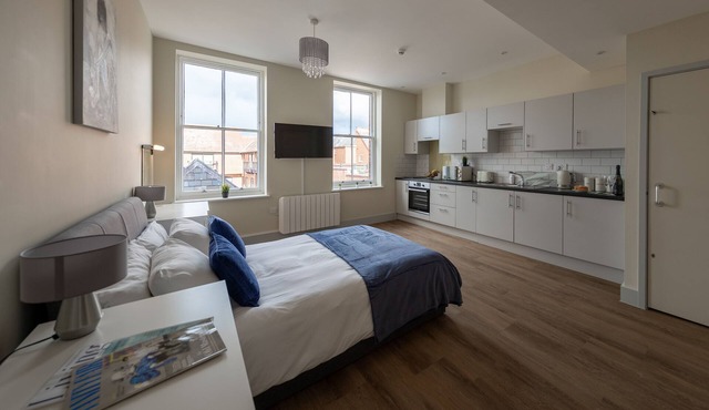 HEREFORD CITY CENTRE – Apartment 7: Stylish 1-Bed in City Centre, Sleeps 2