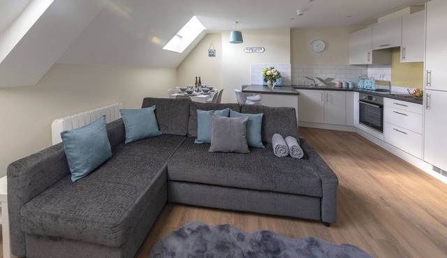 HEREFORD CITY CENTRE – Apartment 8: Modern 2-Bed in City Centre, Sleeps 6