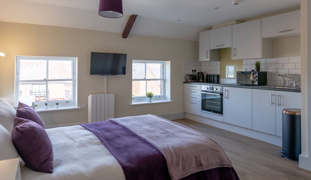 HEREFORD CITY CENTRE – Apartment 10: Modern 1-Bed in City Centre, Sleeps 2