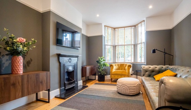 HEREFORD – Clifton Villa: Stylish Home Near Centre, Sleeps 6