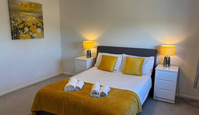 HEREFORD – Kestrel House: 4-Bed Home North of City, Parking for 2, Sleeps 7