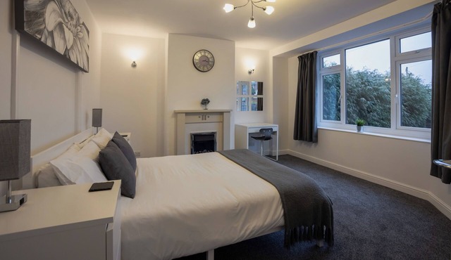 HEREFORD - Raven House - 4 Bedroom House West of City with Parking - Sleeps 7