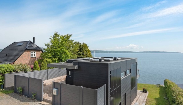 "Herewardus" - 10m to the fjord by Interhome