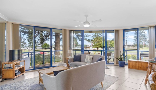 Heritage 102 - Central Tuncurry Location!
