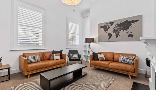 Heritage Bluestone Home near Scotch College