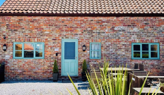 Heritage Cottage - A delightful cottage with views of the historic Bempton Mill