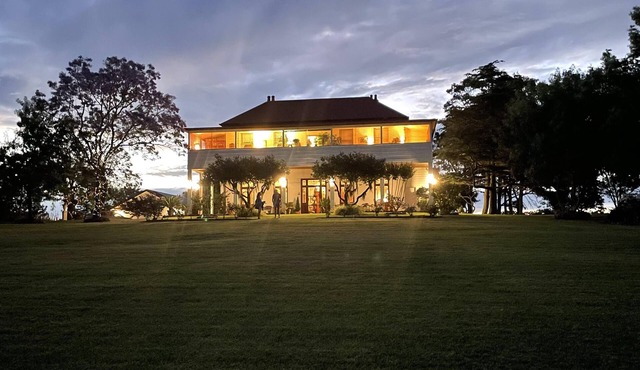 Heritage country homestead hotels, close to wineries, concerts & restaurants