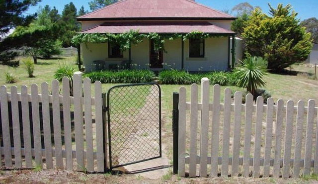 Heritage dream cottage in the mountains. Birdwatcher's paradise.