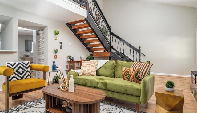 Heritage Haus - Luxe 2BR w Deck, Pets OK, Wi-fi, Near Marietta Sq