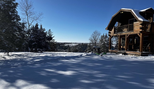 Heritage hideaway-Secluded Log Cabin