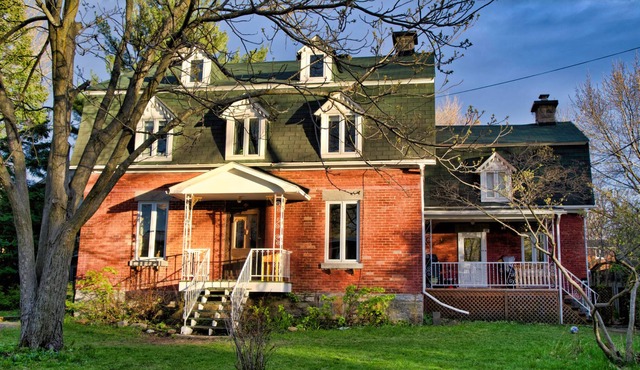 Heritage house in the old Ste-Rose