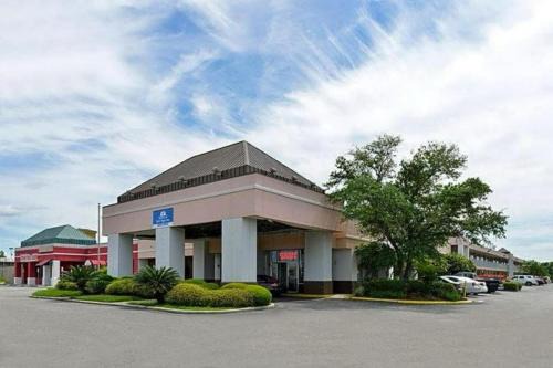Heritage Inn & Suites by Capital O Baton Rouge I 10