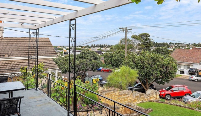 Heritage on Liebig - Perch at the top of town