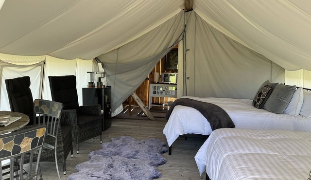 Heritage Ranch 'Big Sky' Glamping Tent (11)