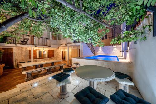 Heritage Residence in Center with pool