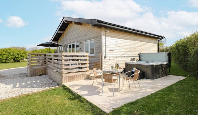 HERITAGE RETREAT, pet friendly, country holiday cottage in Monknash