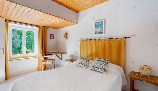 Hermione Guest Room with Shared Terrace, Communal Garden and Wi-Fi