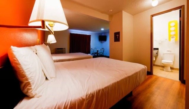 Hermiston Retreat Ideal for Weekend Getaways near Local & Dining Spots | 2 Rooms