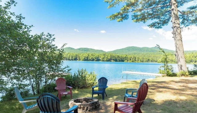 Hermit Lake Escape: Family Fun - Beachfront, BBQ!