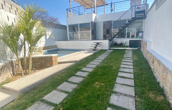 Hermosa casa con alberca y vista al lago