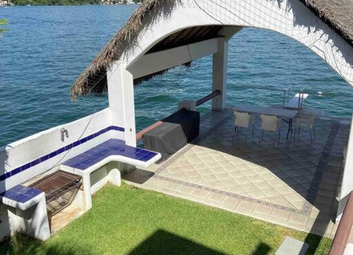 Hermosa Casa Privada con acceso al lago y todo...