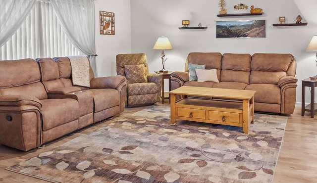 Hermosa: Pet-Friendly w/Garage & Desk