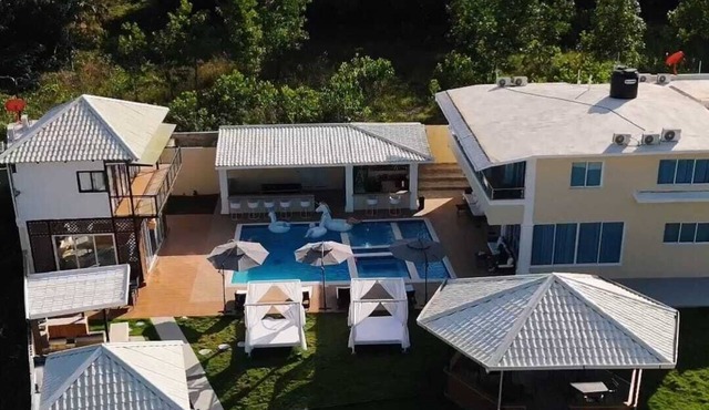 Hermosa Villa Mi Casita con 8 habitaciones 8 baños 12 cama Yamasa Monte Plata.