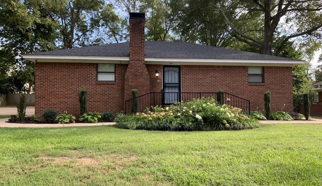 Hernando Retreat! Private, Clean, Spacious and near Hernando Town Square!