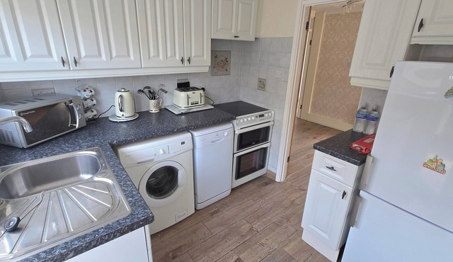 Herne Bay - House - Sleeps 7 - Parking