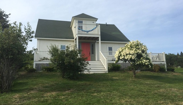 Hero's Welcome: A 3 bedroom home with a spectacular ocean view