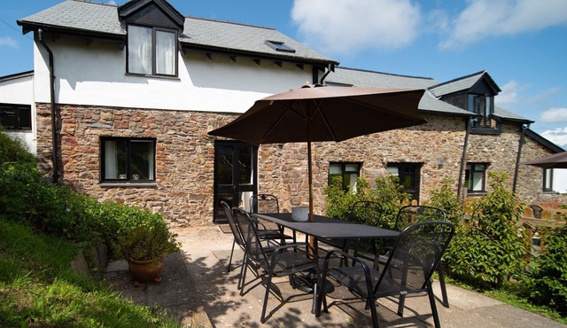 Heron Cottage - Countryside cottage with a pool