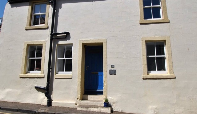 Heron Cottage- fisherman's cottage by the sea