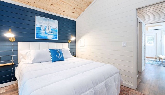 Heron Haus-Nautical Themed Pet-Friendly Tiny Home Near Lake Guntersville