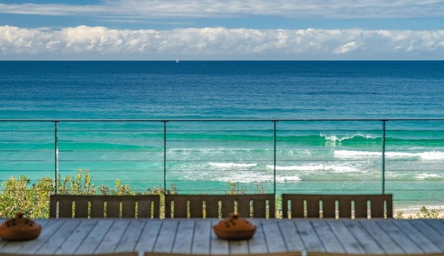 Heron House - beachfront @ Blueys Beach