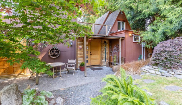 Heron Rook Cottage - Art Filled Retreat