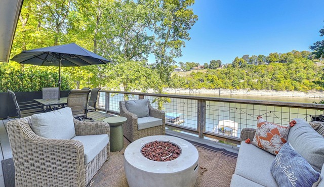 Herrington Lake Retreat w/Dock, 1 Mi to Marina!