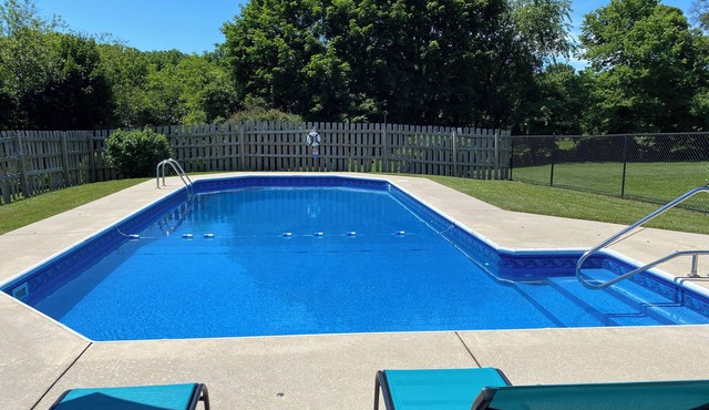 Hershey Adventure Awaits! Private Inground Pool. Game Room. Sunroom. Sleeps 12