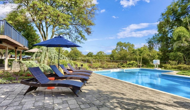 Hershey Attractions! Fire Pit, Hot Tub, Pool, Game Room and 15 Mins To Hershey!