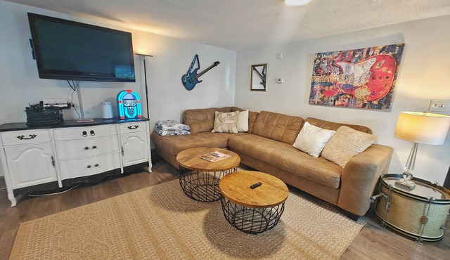 Hershey Music Box 2 - Near HersheyPark, Giant Center, Downtown Hershey, Palmyra