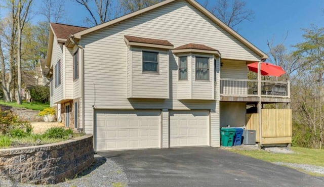 Hershey Park Lodge with Jacuzzi and Event Room