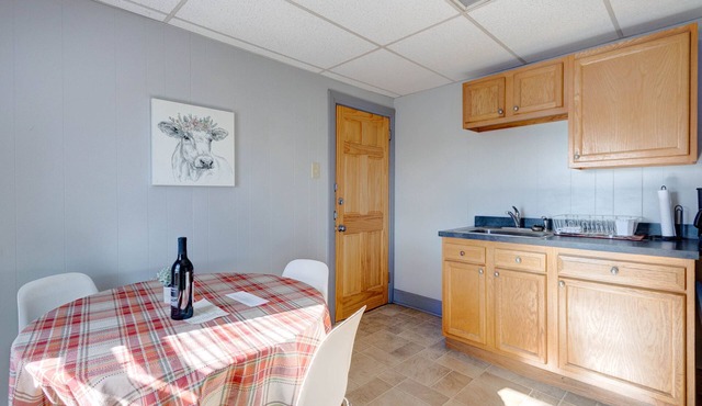 Hershey Street Garden View, Apt #9