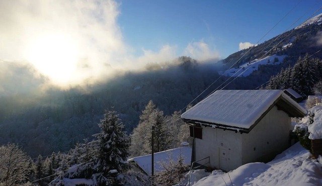 Herzli-chalet mit Hotpot in den Schweizer Bergen