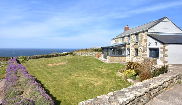 Hesken Cottage - stunning cottage with breath-taking sea views. Dog friendly.