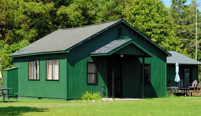 Hessel Bay Cabin #4: Lake Huron waterfront cabin sleeps 4. Boat slip available!