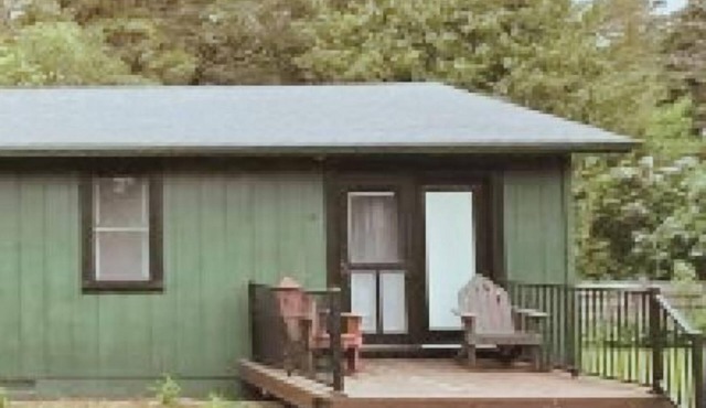 Hessel Bay Cabin #6: Lake Huron waterfront cabin sleeps 4. Boat slip available!