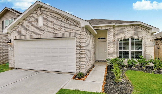 Hestia: Newly Built 4-bedroom 2 bath with King in Spring, TX