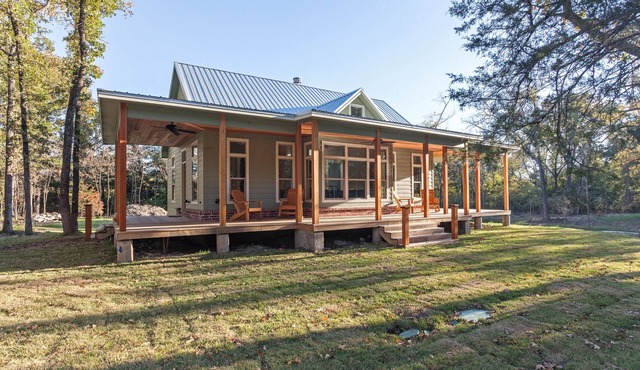 Heth House - Modern Victorian cottage in the woods