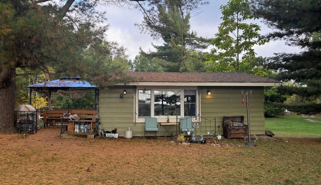Hewey Lake Hideaway - Add-On Cabin - Leland
