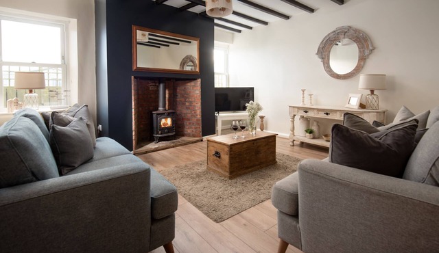 Hexham Cottage - Seahouses - sleeps 6 guests in 3 bedrooms