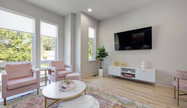 Hey, Nashville! & Dolly & Denim - Dual Townhomes